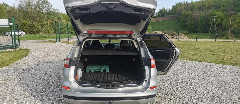 Ford Mondeo cena 47900 przebieg: 218000, rok produkcji 2015 z Krynica Morska małe 172